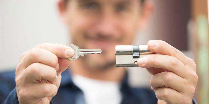 Locksmith Services in Forest Lawn Industrial, AB